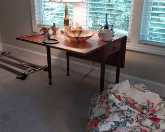 Beautiful Antique 2 sided drop leaf table.