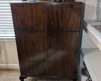 2 door cabinet 