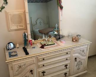 Part of a vintage bedroom set comes with matching mirror!