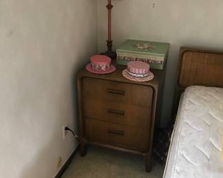 The other matching nightstand!