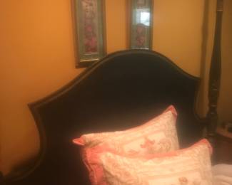 4 poster queen bed has a power base but no mattress!