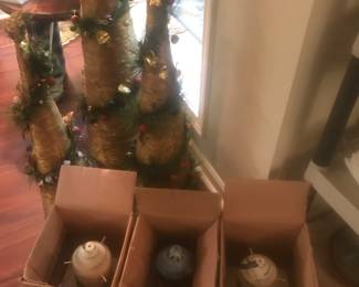 New in the box wood bird houses!