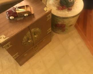 Asian inspired jewelry chest with built in music box! Hand painted tole type barrel with lid!