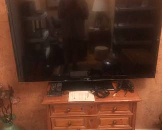 Nice flat screen in the den!