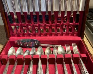 Oneida Community "Coronation" Silverplate Flatware Set with Storage Box