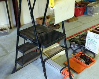 Cosco 3 Step Painters Platform Ladder With Paper Towel Holder