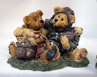 Boyds Bears And Friends Ceramic Bears, Including Homer On The Plate, Miss Bruin & Bailey The Lesson And Grenville & Knute Football Buddies