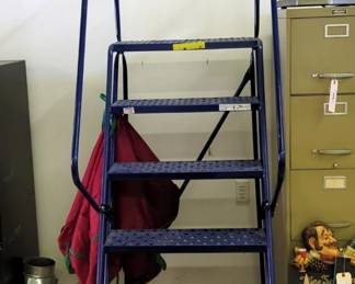 Louisville Ladder Corp 6 Step Rolling Ladder, 98" x 48" x 32"