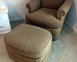 Hildes Interiors, Rocking Swivel Club Chair And Ottoman, 28" 33" x 25"
