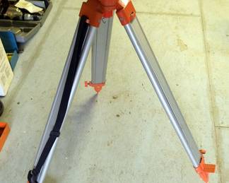 Heavy Duty Adjustable Tripod