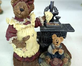 Boyds Bears And Friends Ceramic Bears, Including Aunt Becky w/Zach, Stephanie, John & George The Family Tree, Ted & Teddy And Mama & Poppa McNewbear