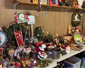HOLIDAY DECORATION 