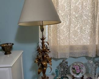 VINAGE METAL ART TABLE LAMP