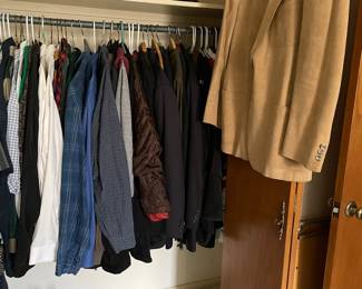 MENS CLOTHES SIZE MEDIUM TO LARGE