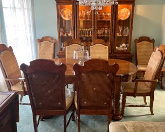 JESSUP DINING TABLE TABLE, 2 LEAVES AND 8 CHAIRS / BURL WOOD