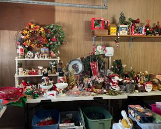 LOTS OF HOLIDAY DECOR