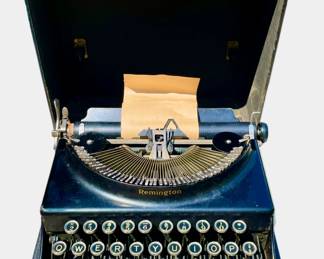 REMINGTON PORTABLE MODEL with Case circa 1920/30s