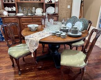 Round Dining Table Set