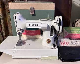 WHITE Singer Featherweight Sewing Machine with Case