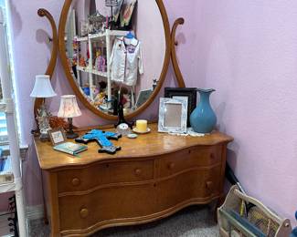 Serpentine Front Birds Eye Maple Dresser with Mirror