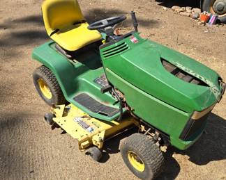 John Deere Lawn Tractor