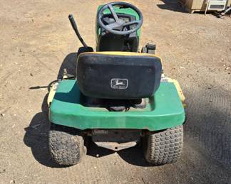John Deere Lawn Tractor