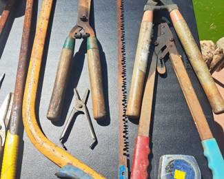 Miscellaneous garden tools