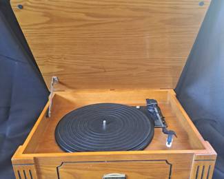 Thomas Pacconi Classics Record Player