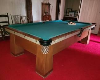Beautiful 9ft Saunier Wilhem pool table in great condition 