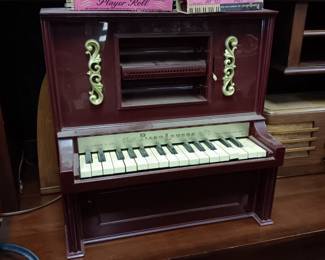 Pianolodeon w/player rolls