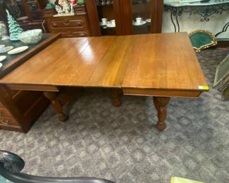 Early Oak Table with (5)11" leaves