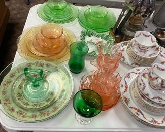 Good collection of Vaseline/Uranium Glass