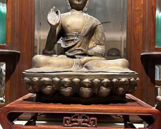 Vintage bronze sitting Buddha 