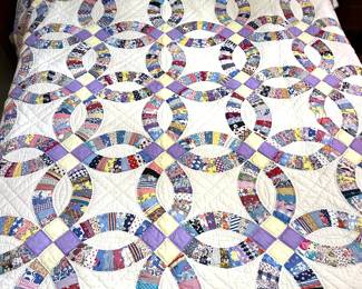 Old hand sewn wedding ring quilt 