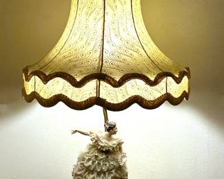Vintage 'Dresden Lace' porcelain figurine lamp 