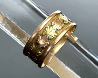 Victorian 1880s gold wedding band