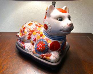 Chinese Imari Porcelain Cat Lamp