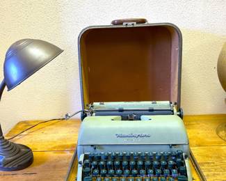 Vintage Remington Quiet Rite Portable Typewriter 