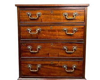 Antique small chest of drawers 