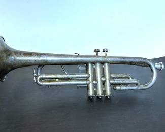 Antique Reynolds Regent Trumpet  .....To register so you can place bids go to www.capitolsalesservices.hibid.com 