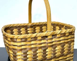 Native American woven egg basket with it's original Indian Arts & Crafts board certificate .....To register so you can place bids go to www.capitolsalesservices.hibid.com 