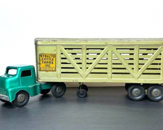 Vintage metal Structo Toy Cattle Truck & Trailer .....To register so you can place bids go to www.capitolsalesservices.hibid.com 