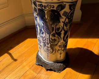 Bombay Chinese Style Urn