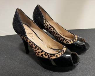 Women's Marc Fisher Animal Print Multi-Textured Pumps Size 8M
