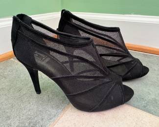 Women's M by Marinelli Mesh Fabric Heels Size 7-1/2 (Never Worn)