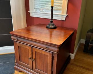 Riverside Furniture 1 Drawer / 2 Door Accent Table (28"W x 28"D x 24"H)