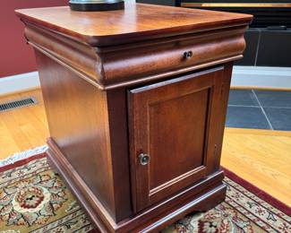 Riverside Furniture 1 Drawer / 1 Door Side Table (24"W x 24"D x 18"H)