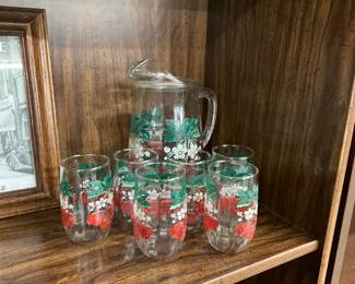 VINTAGE ANCHOR HOCKING STRAWBERRY BEVERAGE SET