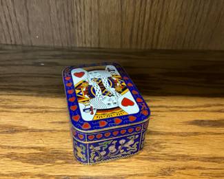 CHINESE CLOISONNE KING OF HEARTS BOX