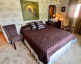 Queen Bed & Dresser w/ Mirror